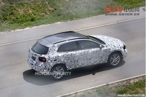 2014款奔馳新GLA諜照 對抗極光/寶馬X1