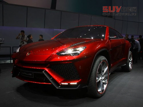 蘭博基尼  URUS 車頭正面視角