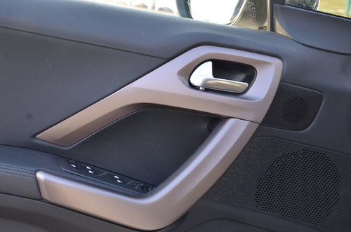 東風標致新2008-SUV內(nèi)飾國內(nèi)首拍 敞亮！