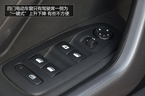 東風標致新2008-SUV內(nèi)飾國內(nèi)首拍 敞亮！