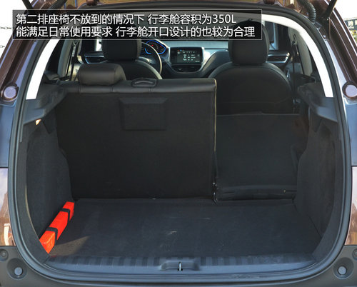 東風標致新2008-SUV內(nèi)飾國內(nèi)首拍 敞亮！