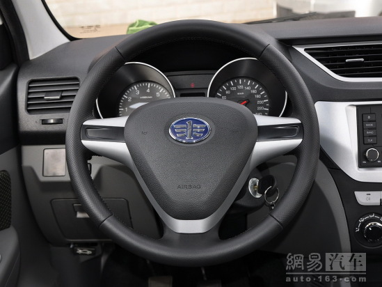 一汽S80 2013款 1.5MT都市 時(shí)尚版(5座)