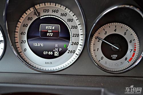 車訊網測試奔馳GLK300 外形優雅的硬派小生