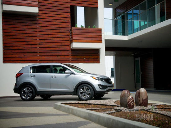 搭載2.4GDI發(fā)動機 起亞海外發(fā)布新款智跑